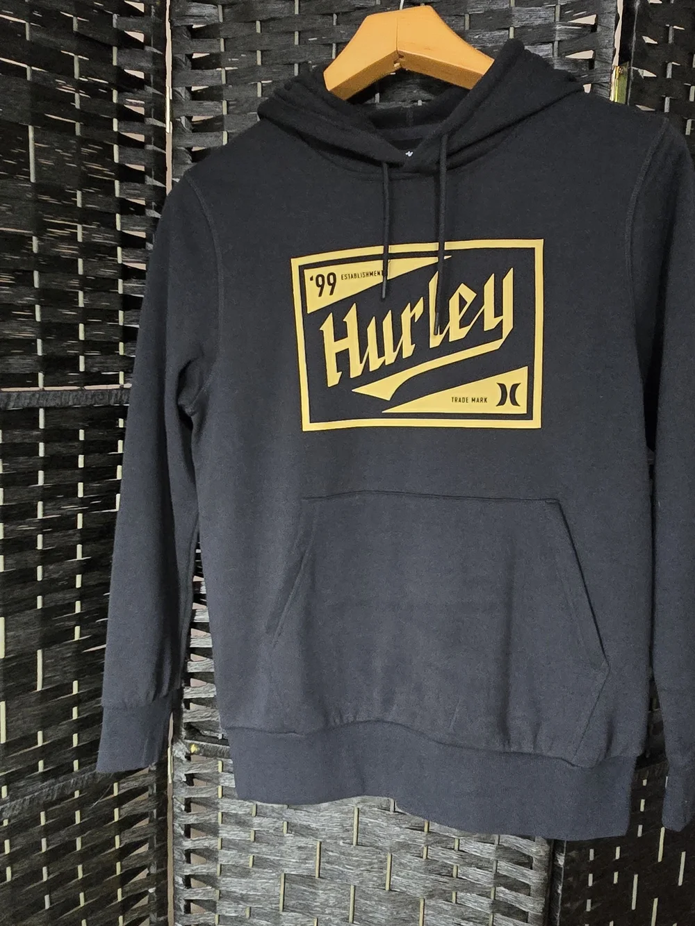 Hurley Black Pullover Hoodie with Gold Mens Small NWT